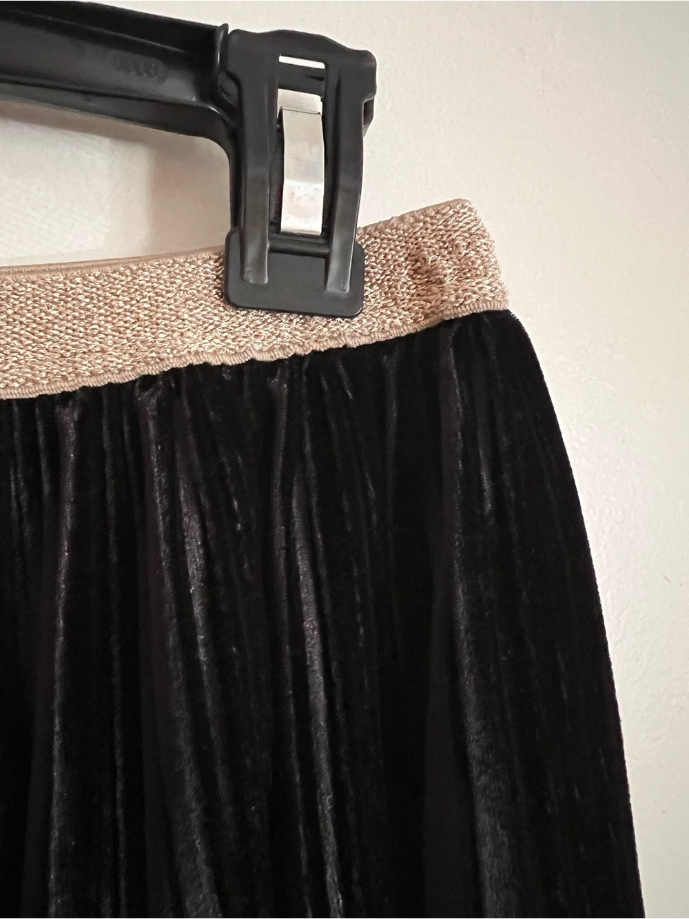 Zara Black Velvet Pleated Skirt with Gold Waistband - Picture 4 of 8
